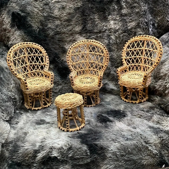 3 Vintage Miniature Wicker Rattan Peacock Chairs and 1 table - Picture 2 of 16